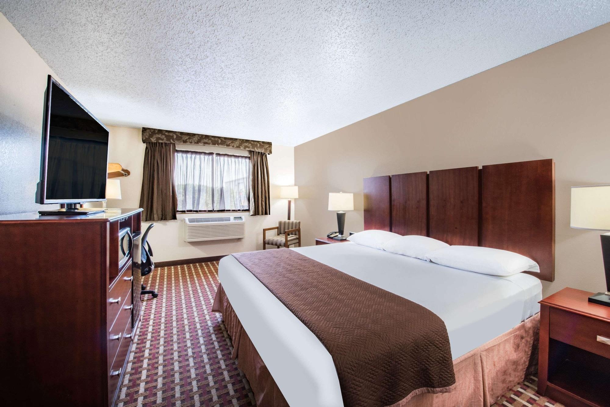 Hotel Super 8 By Wyndham Harlingen Tx Esterno foto